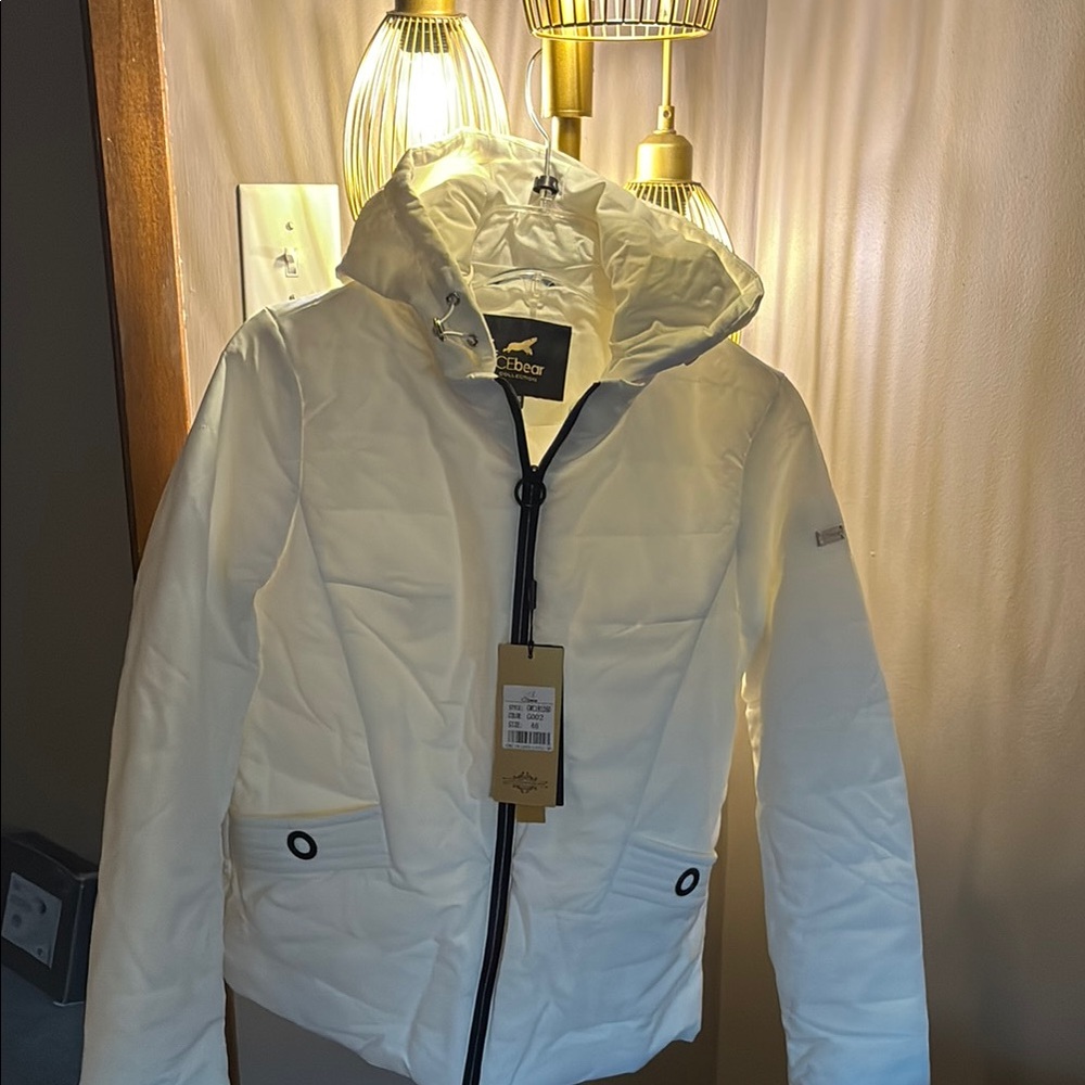 Elk White Puffer Jacket with Hood and Quilted Design NEW